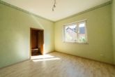 Schlafzimmer Erdgeschoss - Einzigartiges Einfamilienhaus in Hiddenhausen – Ein Zuhause mit Geschichte und Zukunft