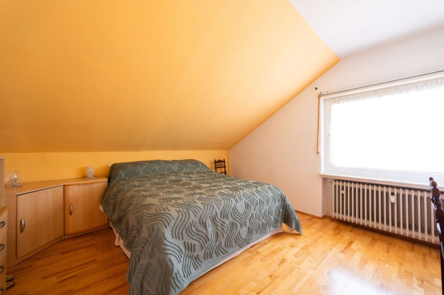 Schlafzimmer DG