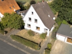 Drohnenaufnahme - Hiddenhausen-Sundern: Ein-/Zweifamilienhaus mit großzügigem Garten in ruhiger Lage