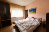 Schlafzimmer OG - 2 Wohnungen + Gewerbefläche – flexibel wohnen & vermieten | Enger
