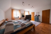 Zimmer OG - Traumhaftes Landhaus in Alleinlage mit Fernblick, Schwimmteich & Saunahaus