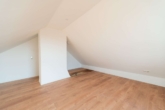Dachgeschoss - Erstbezug nach Sanierung | Flexibles Ein- bis Zweifamilienhaus mit viel Raum