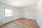Schlafzimmer OG - Erstbezug nach Sanierung | Flexibles Ein- bis Zweifamilienhaus mit viel Raum
