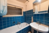 Badezimmer 2 EG - Zweifamilienhaus mit Gewerbeeinheit und vielseitigen Nutzungschancen