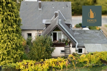 Zweifamilienhaus mit Gewerbeeinheit und vielseitigen Nutzungschancen, 32130 Enger, Mehrfamilienhaus