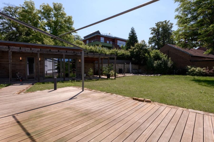 Terrasse mit Gartenbereich
