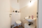 Gäste-WC - Vermietete 4-Zimmer-Wohnung mit Balkon – Ideale Kapitalanlage in zentraler Lage