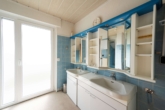 Badezimmer OG - Großzügiges Familienhaus mit Garten, Kamin und viel Raum zur Entfaltung