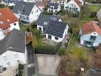Drohnenaufnahme - KfW-70 Zweifamilienhaus mit versetzten Doppelhaushälften | Energieeffizienzklasse B